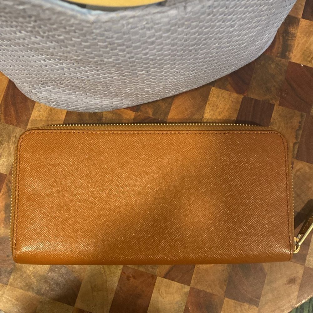 Michael Kors Large Zip Around Wallet NWOT - Picture 9 of 9